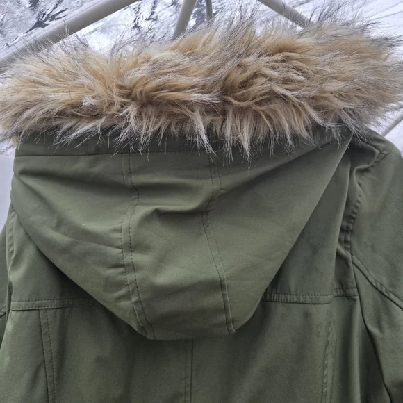 olive green winter parka features a warm, mixed-texture lining designed for cold - Picture 6 of 8